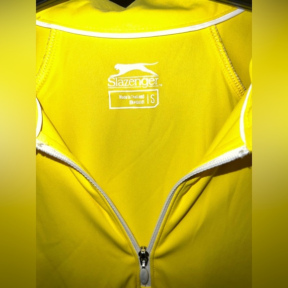 Never worn golf shirt!!! - Picture 4 of 6